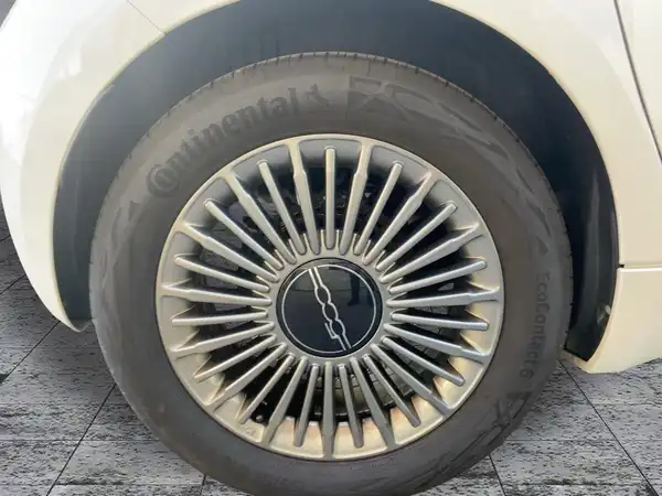 FIAT 500E (7/15)