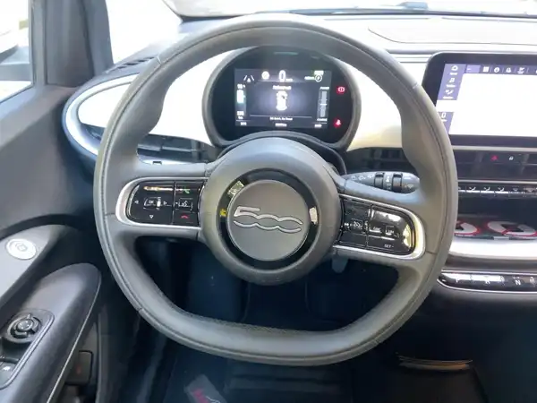 FIAT 500E (9/15)