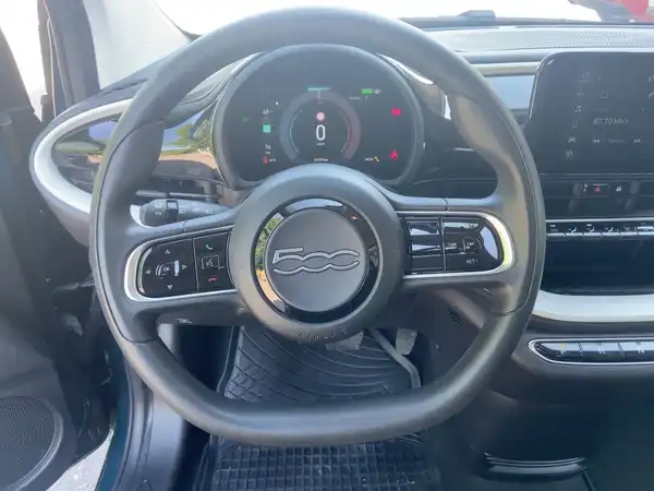 FIAT 500E (12/15)
