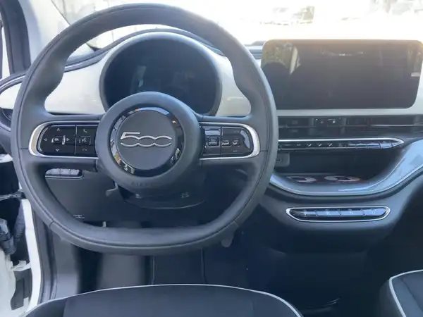 FIAT 500E (8/15)