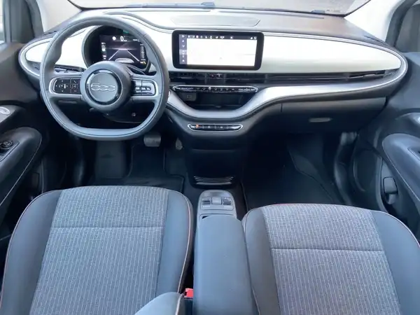 FIAT 500E (11/15)