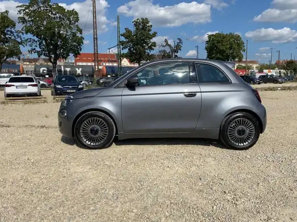 FIAT 500E (6/15)