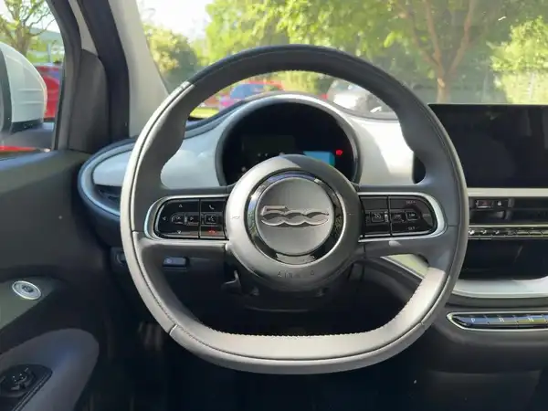 FIAT 500E (9/15)