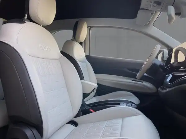 FIAT 500E (11/15)