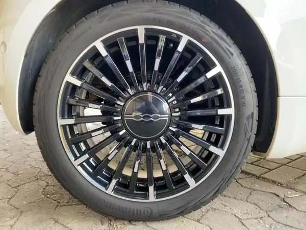 FIAT 500E (7/15)
