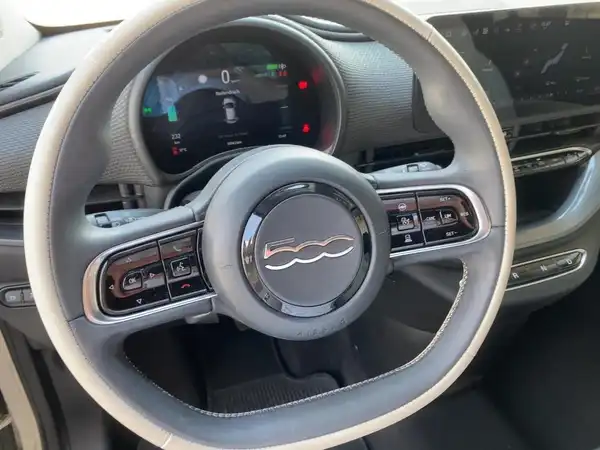 FIAT 500E (9/15)