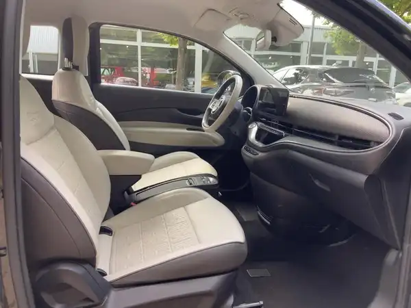 FIAT 500E (11/15)