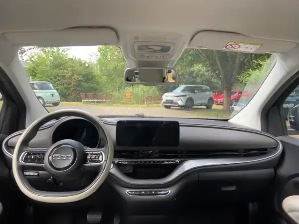 FIAT 500E (8/15)