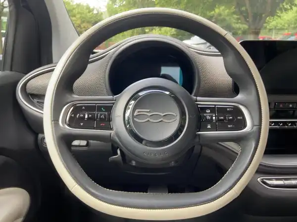 FIAT 500E (9/15)