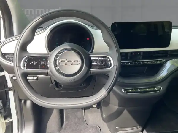 FIAT 500E (8/15)