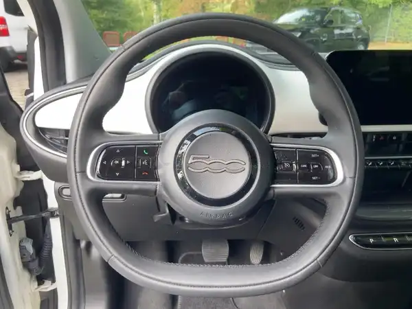 FIAT 500E (9/15)