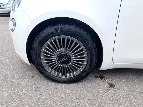 FIAT 500E (7/15)