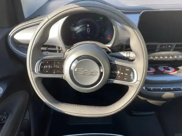 FIAT 500E (9/15)