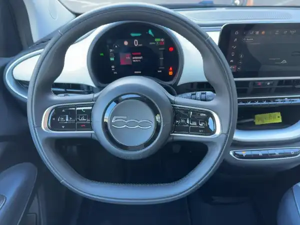 FIAT 500E (9/15)