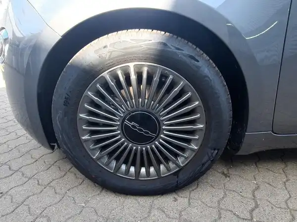 FIAT 500E (7/15)