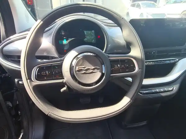 FIAT 500E (9/15)