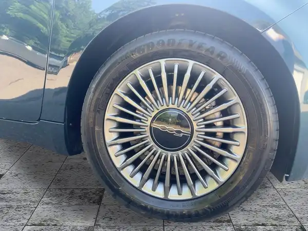 FIAT 500E (8/15)