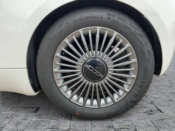 FIAT 500E (7/15)