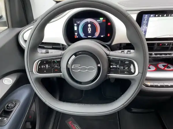 FIAT 500E (9/15)