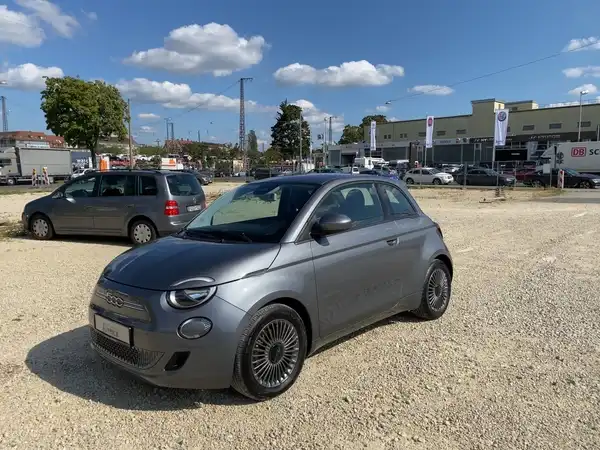 FIAT 500E (1/15)