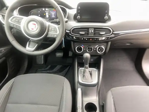 FIAT TIPO (8/15)