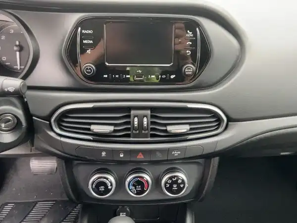 FIAT TIPO (10/15)