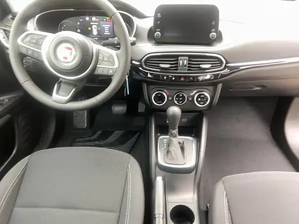 FIAT TIPO (8/15)