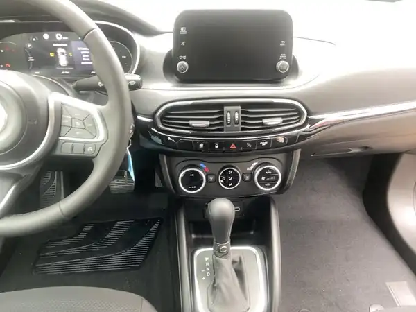 FIAT TIPO (10/15)