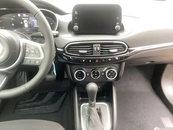 FIAT TIPO (10/15)