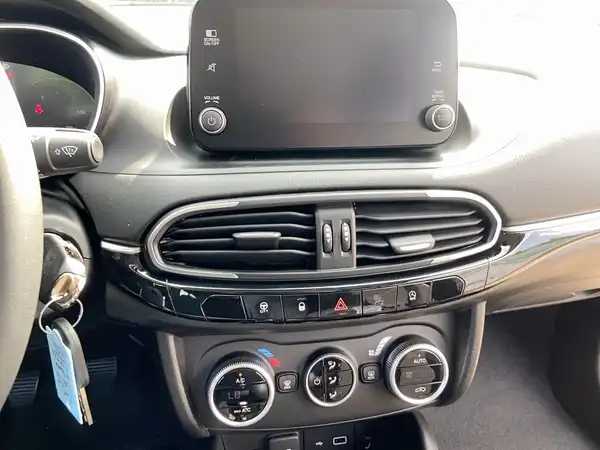 FIAT TIPO (10/15)
