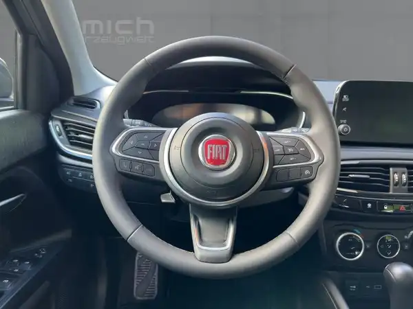 FIAT TIPO (9/15)