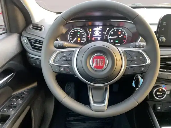 FIAT TIPO (10/15)