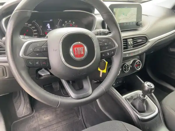 FIAT TIPO (8/15)