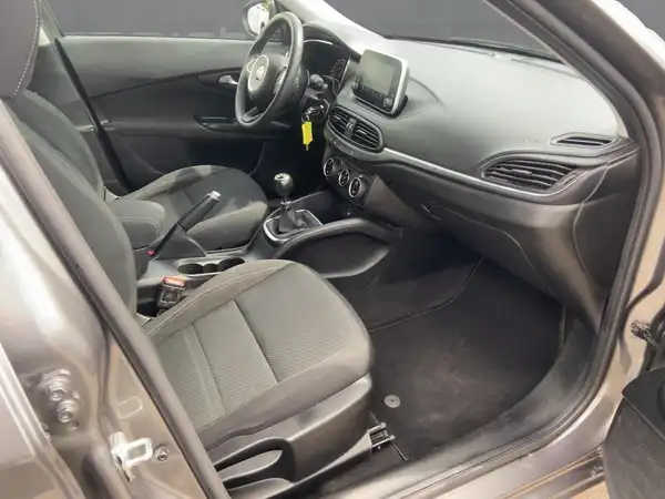 FIAT TIPO (10/15)