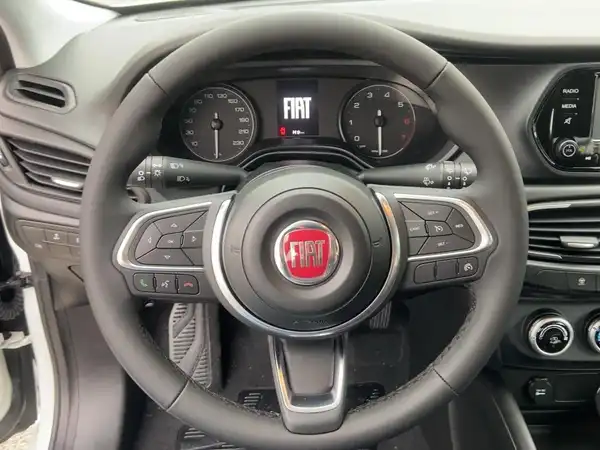 FIAT TIPO (9/15)