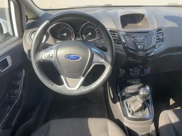 FORD FIESTA (8/15)
