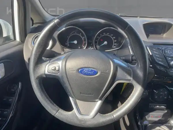 FORD FIESTA (9/15)