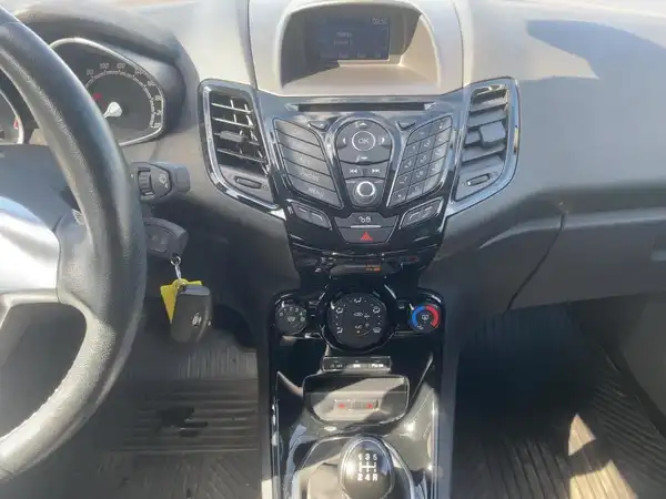 FORD FIESTA (10/15)