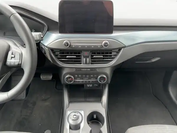 FORD FOCUS (10/15)