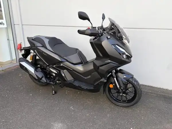 HONDA ADV (2/6)