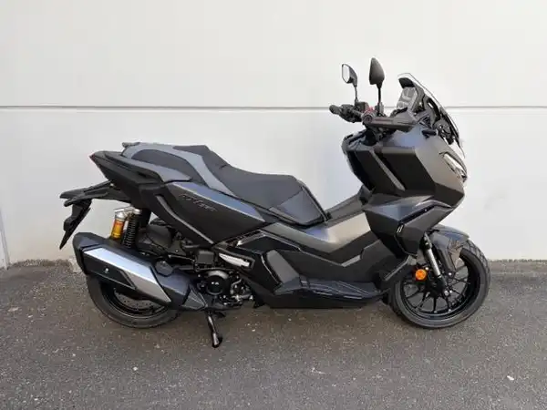 HONDA ADV (3/6)