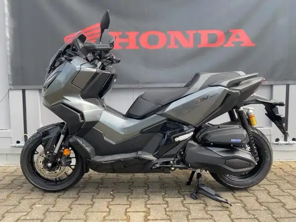 HONDA ADV (1/7)
