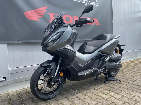 HONDA ADV (2/7)