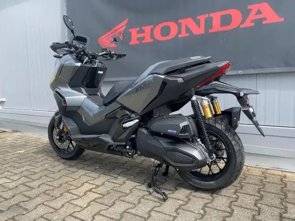 HONDA ADV (3/7)