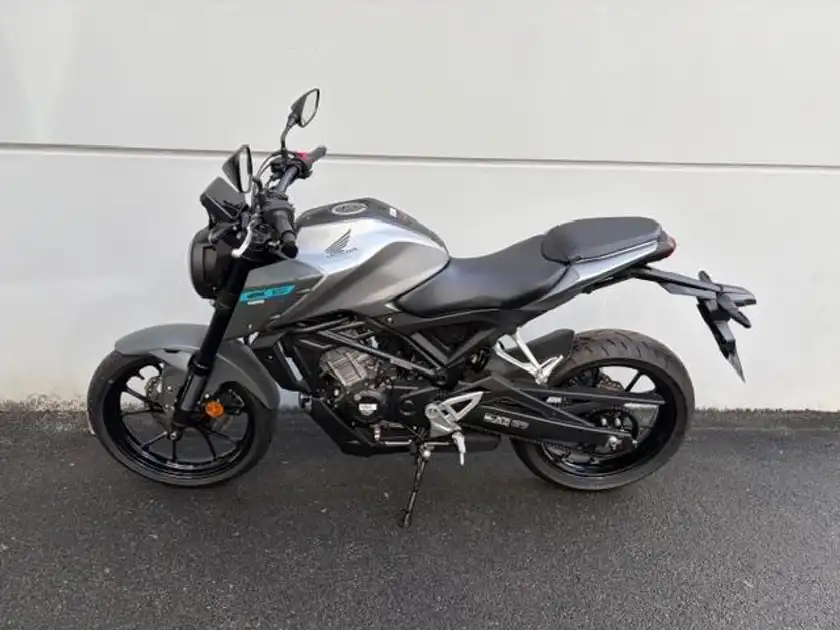 HONDA CB125R (1/6)