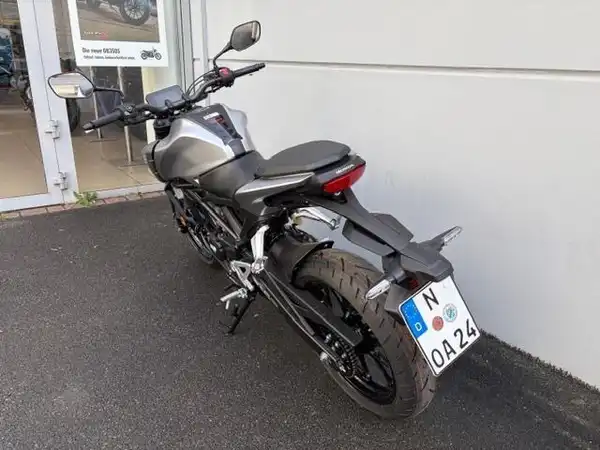 HONDA CB125R (3/6)