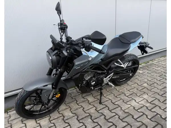 HONDA CB125R (2/7)