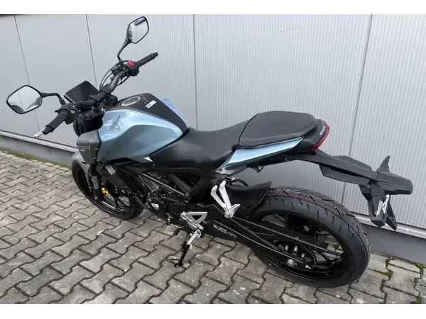 HONDA CB125R (3/7)