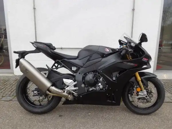 HONDA CBR1000R (4/8)