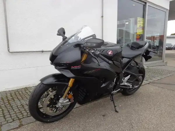 HONDA CBR1000R (2/8)